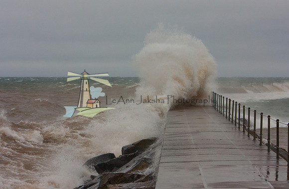 Break Water Waves